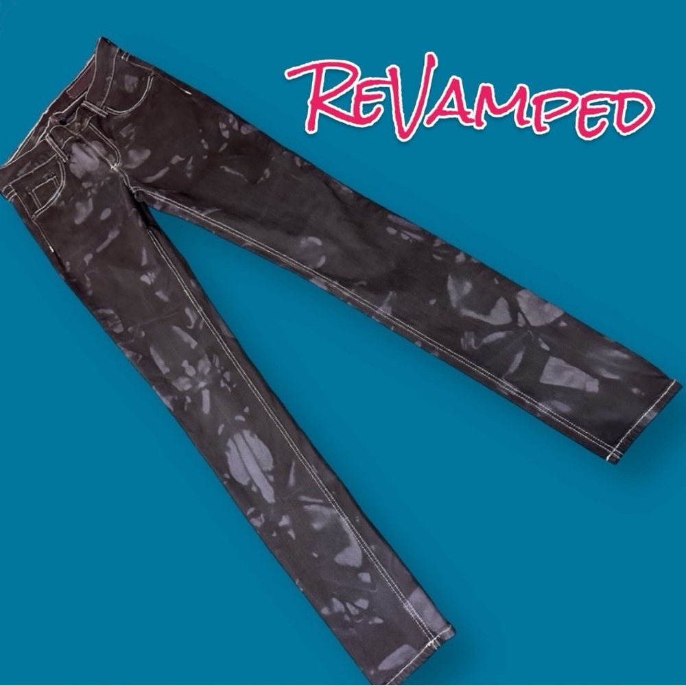 Originally NWOT White Skinny Jeans Dip Dyed in Black. Size 26 👖